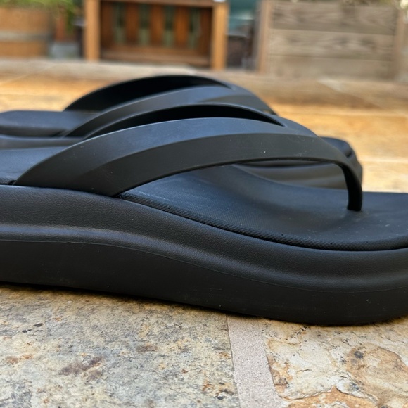 Zara Black Women's Flip Flops - Picture 3 of 4